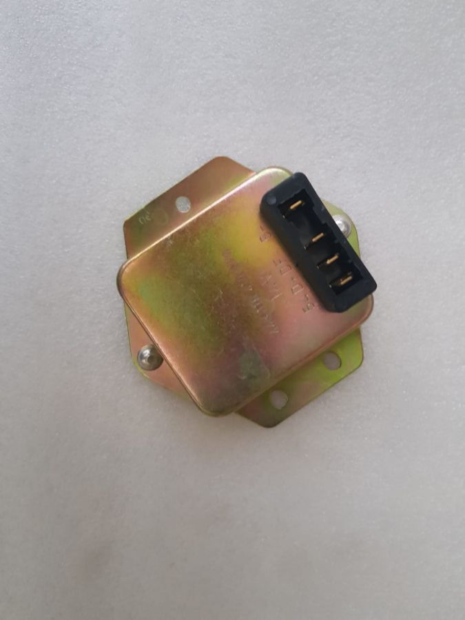 Regulátor dobíjení polovodičový 12/14V - Jawa 350/ 638-640